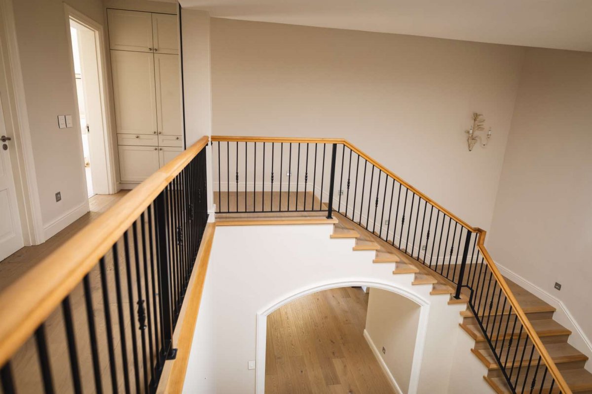 Großzügiges Einfamilienhaus mit Galerie und Treppenaufgang ins Obergeschoss